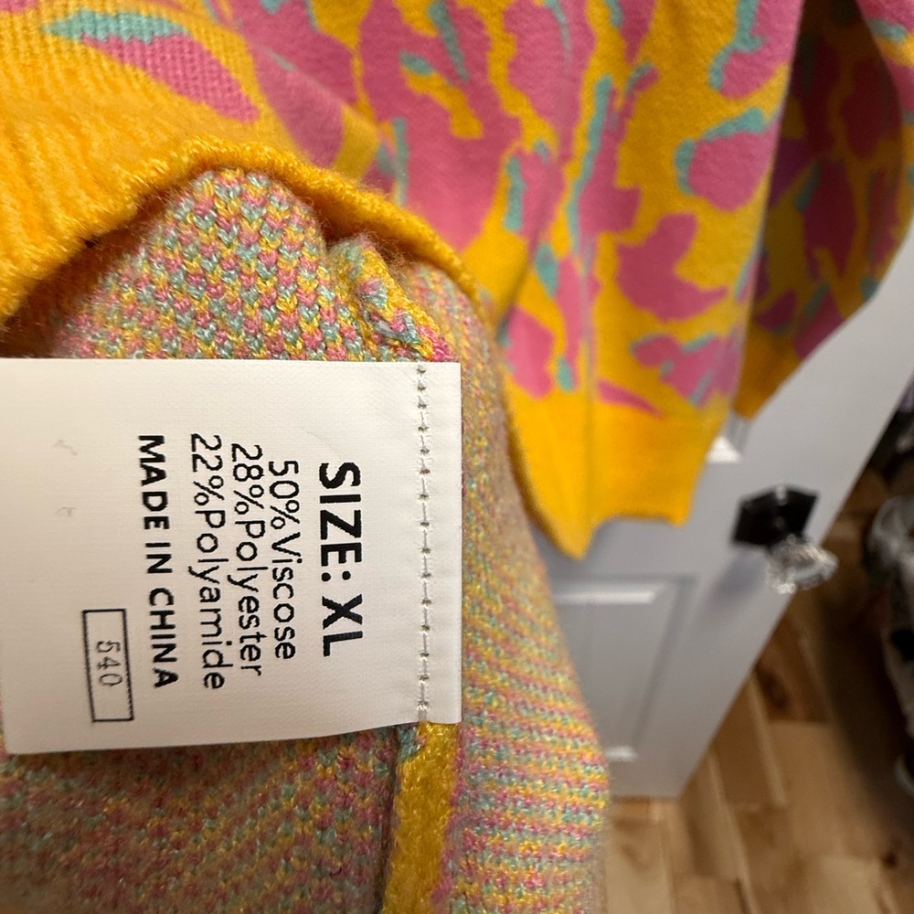 MYMO bright pink and yellow leopard print sweater size X-Large stylish like new - Picture 8 of 8